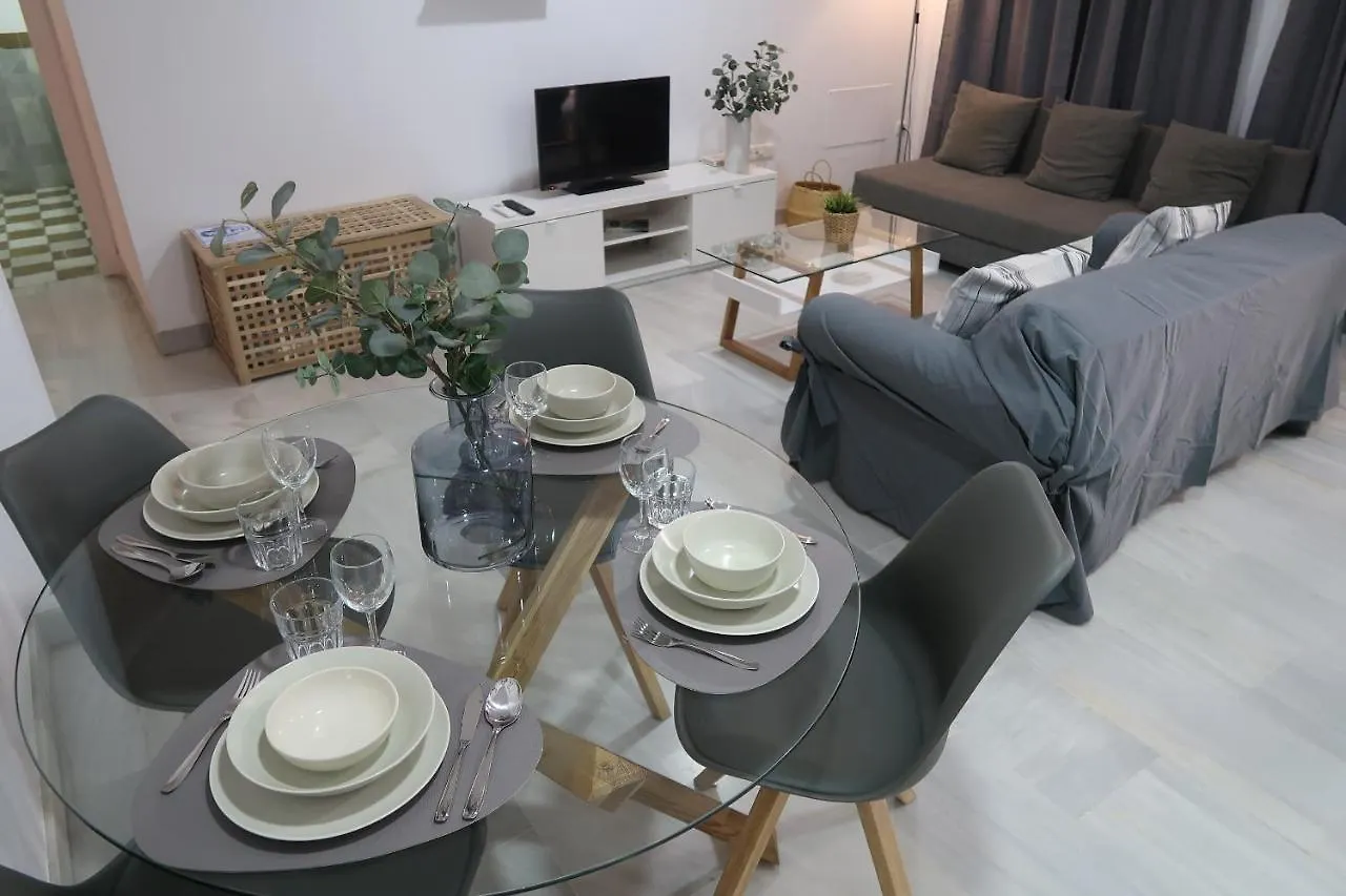 J & E Malaga Center Apartamentos Apartman
