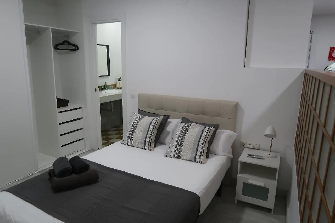 J & E Malaga Center Apartamentos Apartman