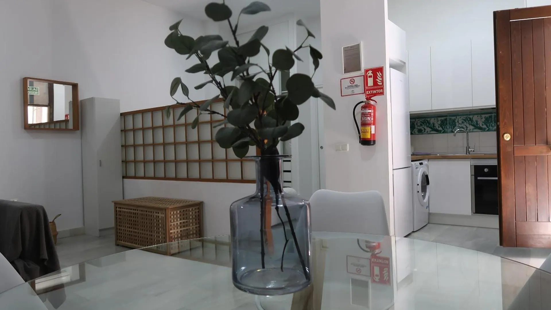 J & E Malaga Center Apartamentos Apartman